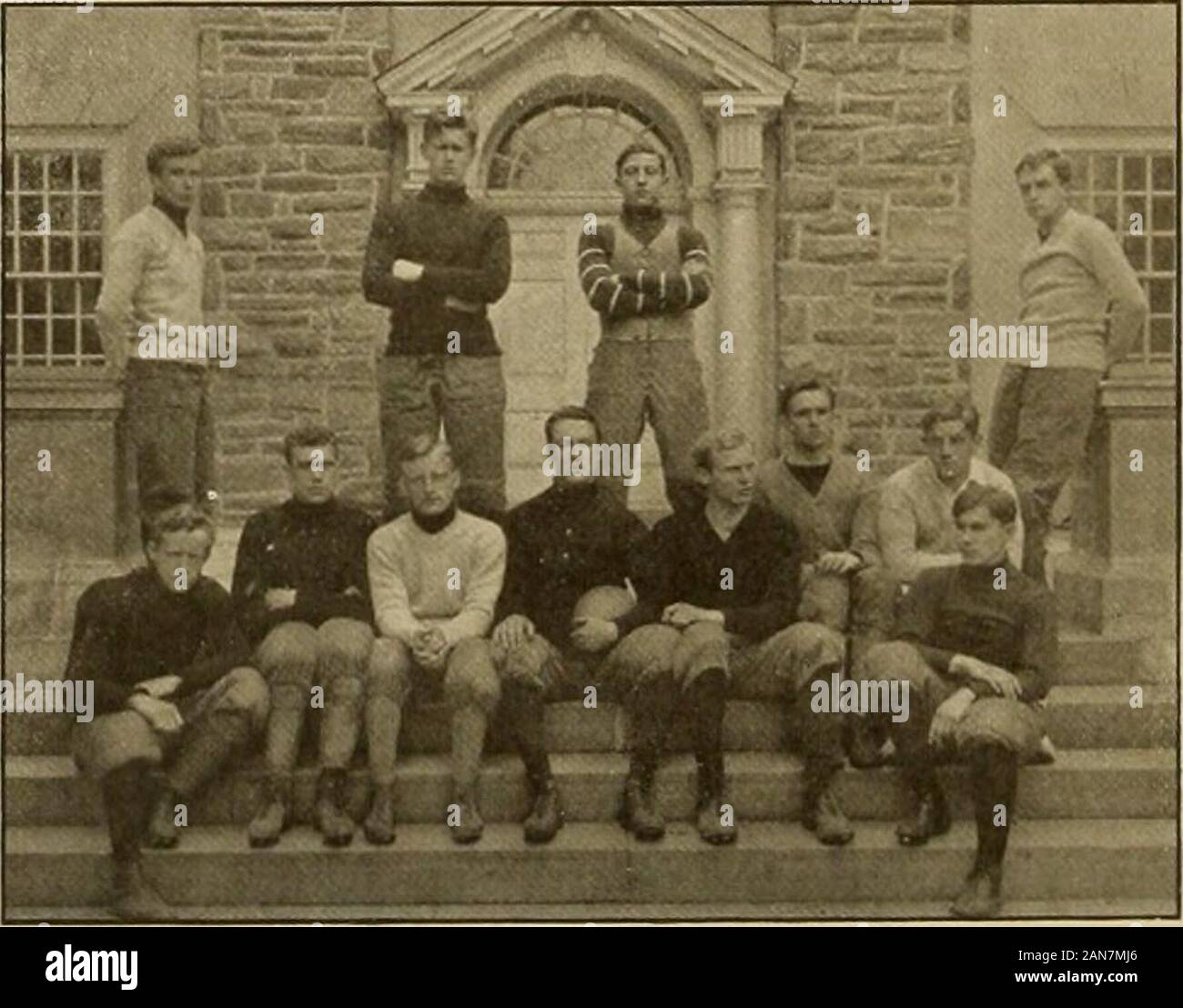 L'enregistrement de la classe de 1910 . La torche lumière procession à  Powell Hall, Bryn Mawr, dans un effort futile pour l'envoyer à l'assemblée  législative.pendant les vacances Jack et Jud a passé