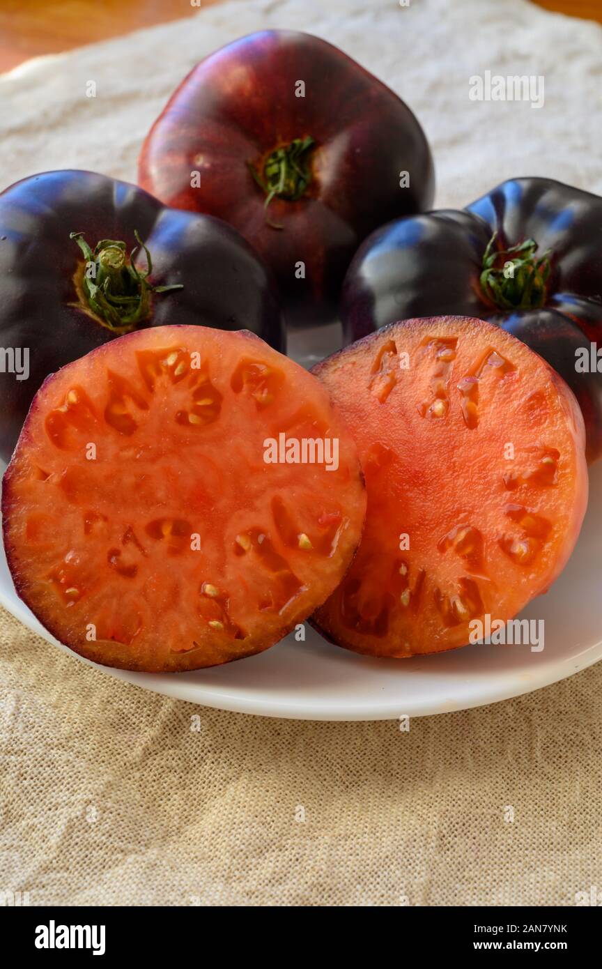 Biologiques tomates mûres Purple Calabash close up Banque D'Images