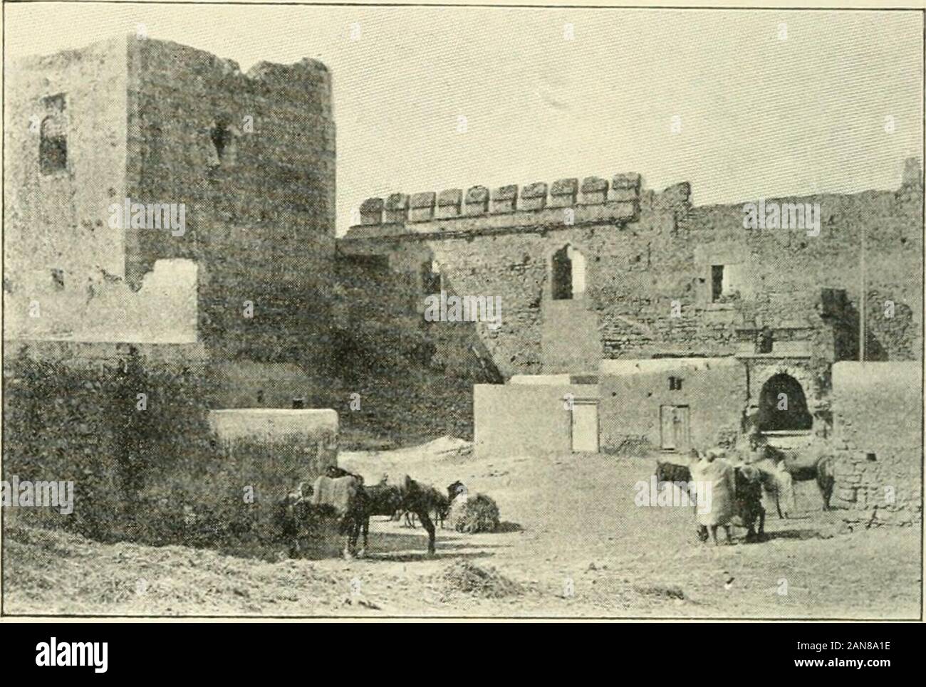 Le Pays des Maures ; une description complète . m Tingis à Volubilis. Il n'aurait jamais pu beenmuch d'un port, nonobstant sa juste road- . . RoadsteaJ. place, de sorte qu'il n'a jamais gagné la réputation d'forpiracy. La petite rivière d'Azila qui traverse la sandsto le nord est sans importance, mais un récif de roches, sur lesquelles il se trouvait autrefois un dyke, offre indifferentshelter pour petits bateaux lorsqu'ils sont en mesure de transmettre lecanal ; espagnol flottes de pêche, qui se trouvent un court de wayout mer, sont les seuls bateaux qui fréquente maintenant thisport, et puis mais pour l'eau. Alors qu'en 1S94, sur de thedeath Mulai el Banque D'Images