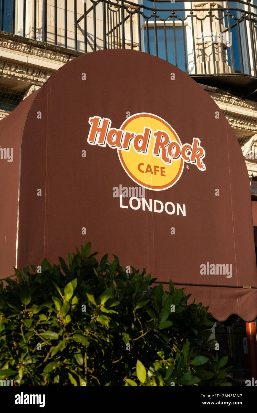 À l'extérieur du logo Hard Rock café et inscrivez-vous à Piccadilly, Londres, Royaume-Uni Banque D'Images