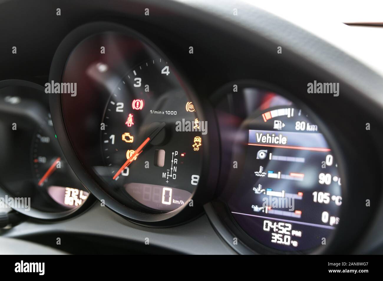 Console de planche de bord ou le compte-tours de voitures de luxe Banque D'Images
