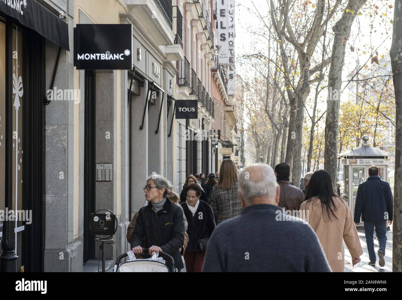 2 janvier 2020, l'Espagne : fabricant allemand d'instruments d'écriture de luxe, montres, bijoux Montblanc magasin est vu en Espagne. (Crédit Image : © Budrul Chukrut/SOPA des images à l'aide de Zuma sur le fil) Banque D'Images