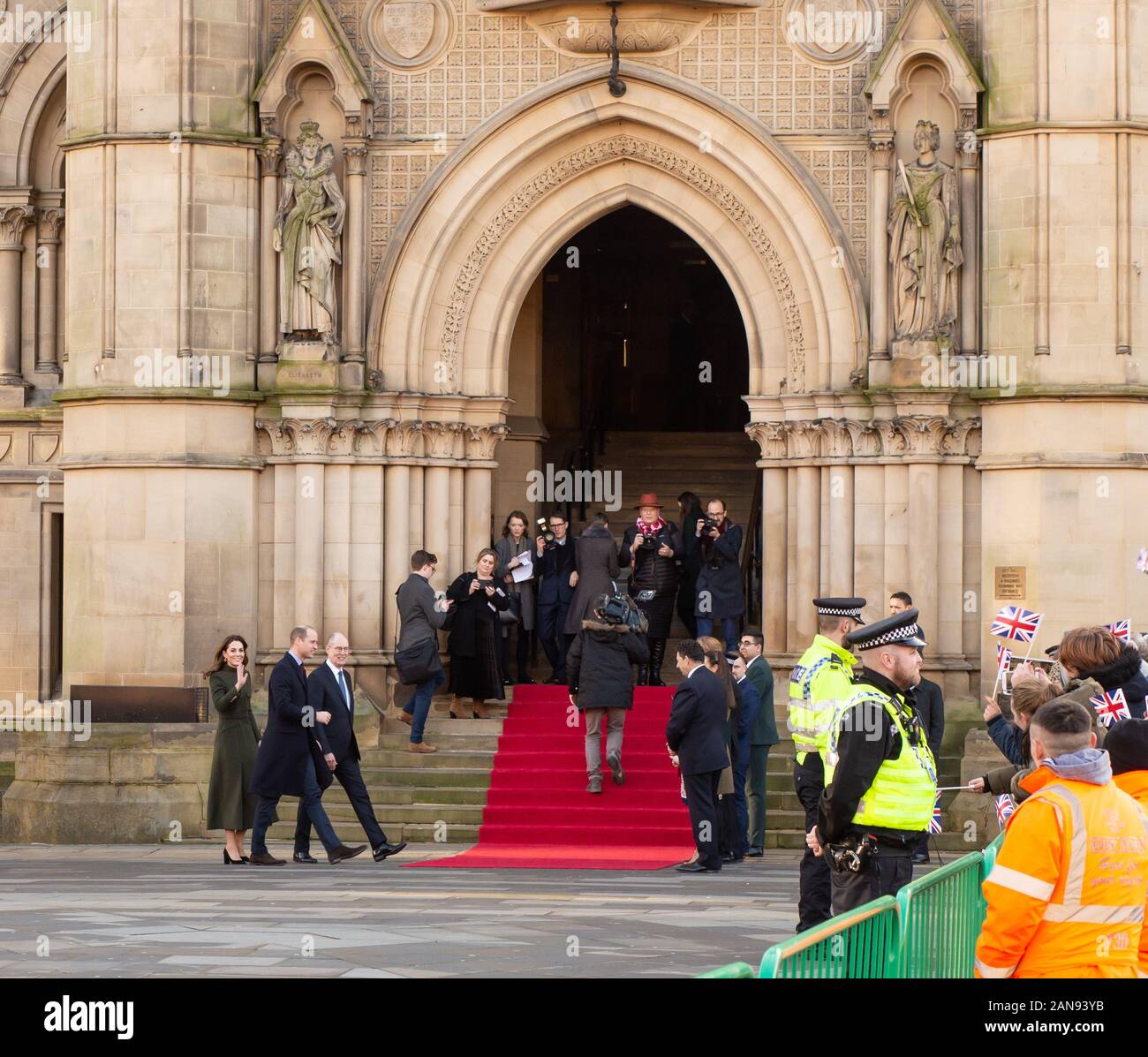 Bradford, Royaume-Uni - 15 JANVIER 2020: Prince William et Kate Middleton, la duchesse de Cambridge arrivent à l'hôtel de ville de Bradford pour La Visite royale Banque D'Images