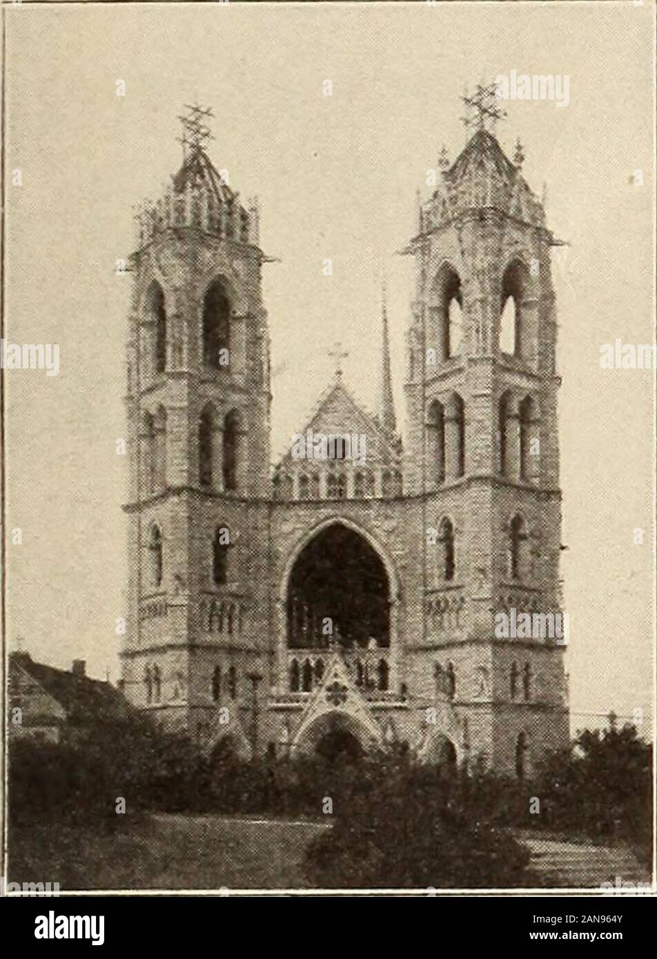 Déménagement Photo Age (1920) . derrière le grand toiles religieuses et de favoriser l'étude d, à cet égard, il aura accompli en plus de l'enseignement réel theway que beaucoup plus prétentieuse que le marché des films areon todav. Dans la région de Champaign et Logan comtés, dans l'état de l'Ohio, thesuperintendents qui sont maintenant en opération déménagement photo montre dans leurs écoles s'est réuni récemment et a organisé l'Ohio Inter-SchoolMotion Picture Association. B. A. Aughinbaugh, directeur de l'école Mingo, a été élu président, et E. P. Keesecker ofLewistown, secrétaire de l'association. Il s'agit de la Banque D'Images