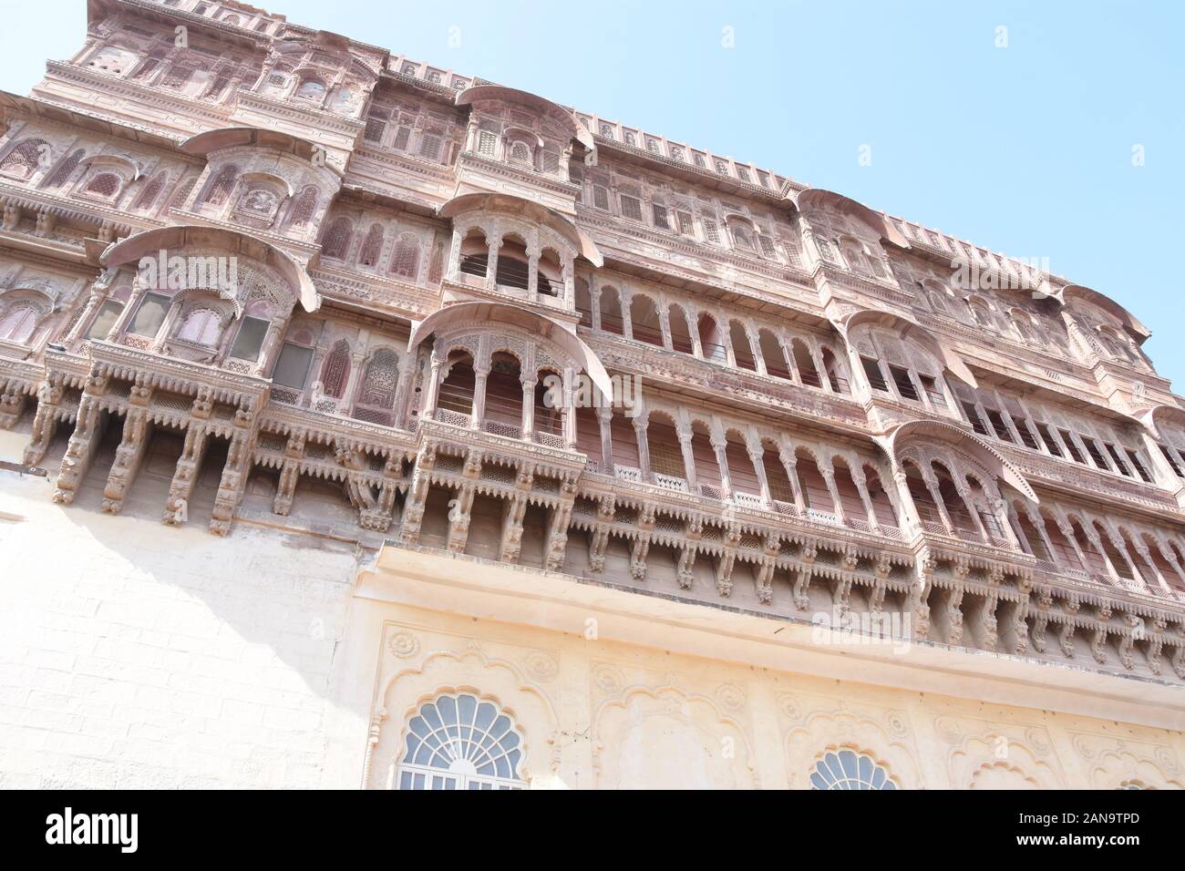 Vue sur la ville et le fort de Maherangarh sur la colline de Chidiyakut de Jodhpur Banque D'Images
