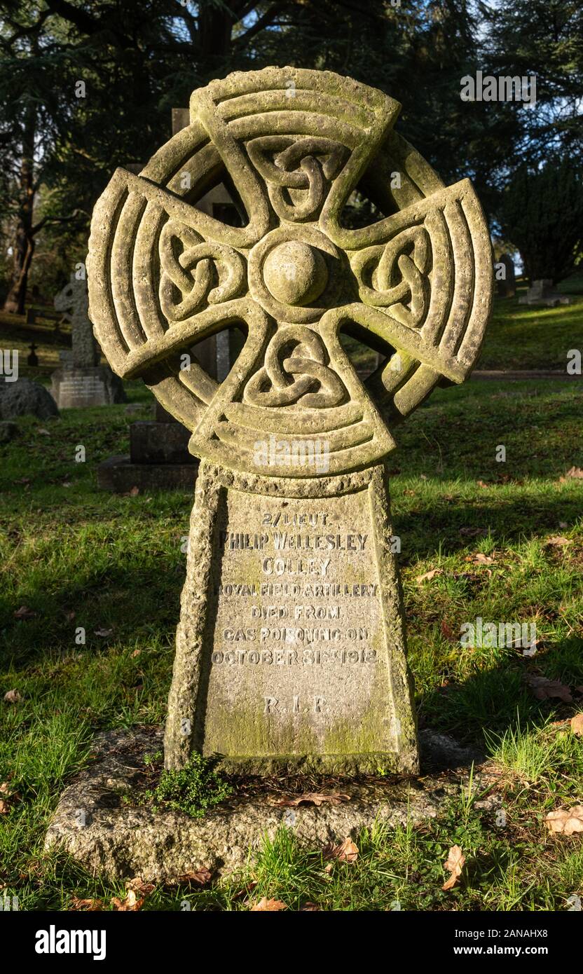 Première guerre mondiale, tombe d'un soldat d'Artillerie royale tués par empoisonnement par les gaz en 1918 dans un cimetière de la Commonwealth War Graves Commission, UK Banque D'Images