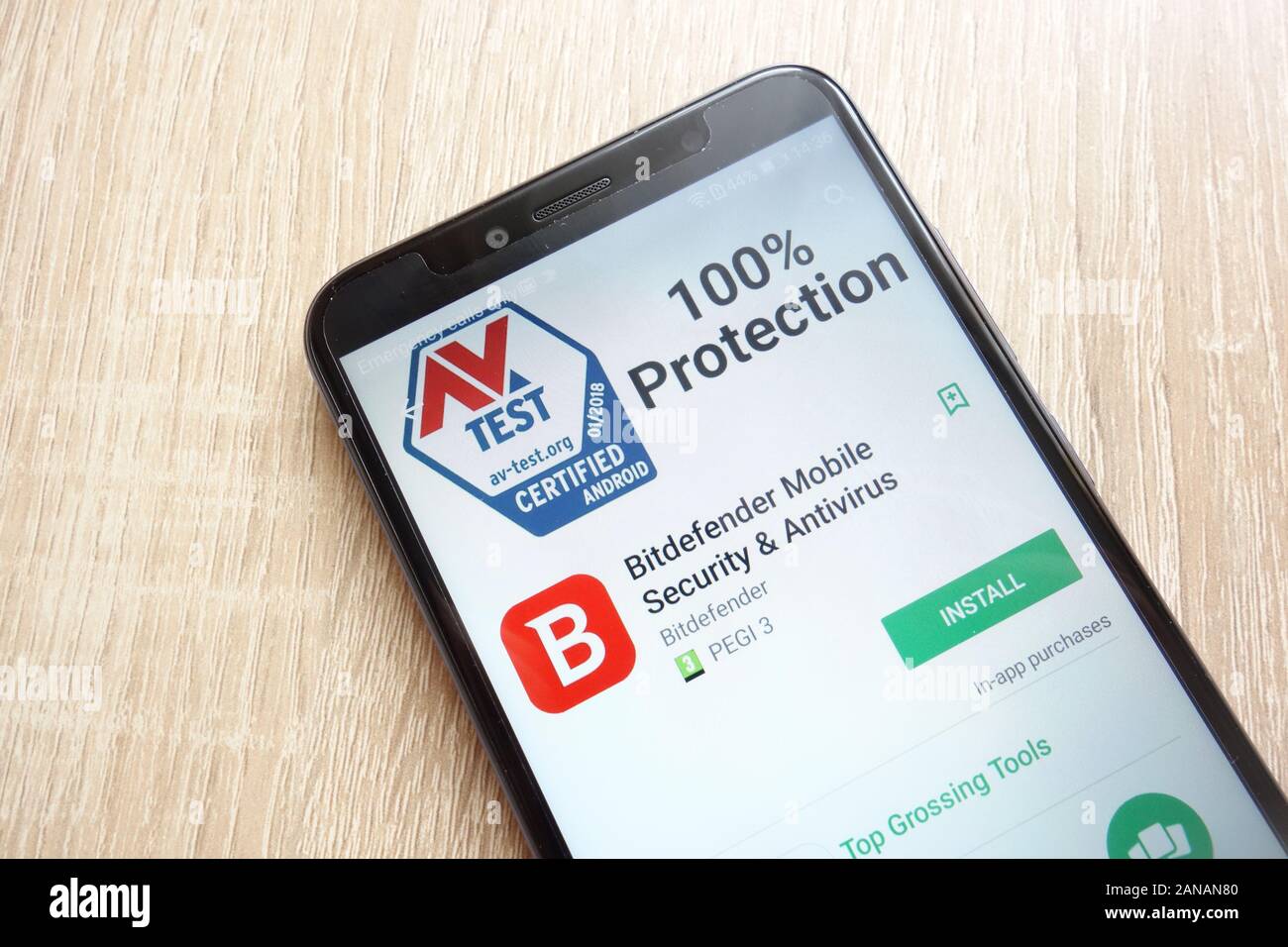 Bitdefender Antivirus et Sécurité Mobile app sur Google Play Store site web  affiché sur smartphone Huawei Y6 2018 Photo Stock - Alamy