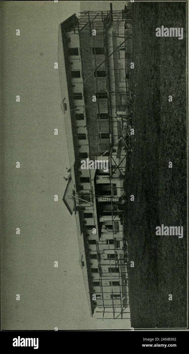 Annexe aux Journaux du Sénat et l'Assemblée générale de l'..session de l'Assemblée législative de l'État de Californie . Au cours de la construction de collecteurs d'eaux pluviales, le sud de l'hôpital. CALIFORNIASTATE. 32 RAPPORT DU MINISTÈRE DE L'ingénierie. dans cette aile rodded. avoir de mur à mur, puis avec turnbucklesdrawn ensemble comme près que possible par ce moyen. Sa fondation isin mauvais état, et nous regardions la structure pour plus d'defectsbefore commence à remplacer le toit en tôle. Un crédit doit bemade dans le but d'slating cette aile, que le vieux toit qui coule peut-être améliorée pour correspondre t Banque D'Images