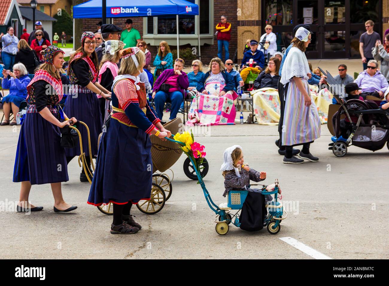 2 mai 2019, Pella, Iowa, États-Unis. Tulip Time Festival Parade de la communauté néerlandaise de Pella, un festival dédié aux citoyens qui ont immigré à partir du Net Banque D'Images