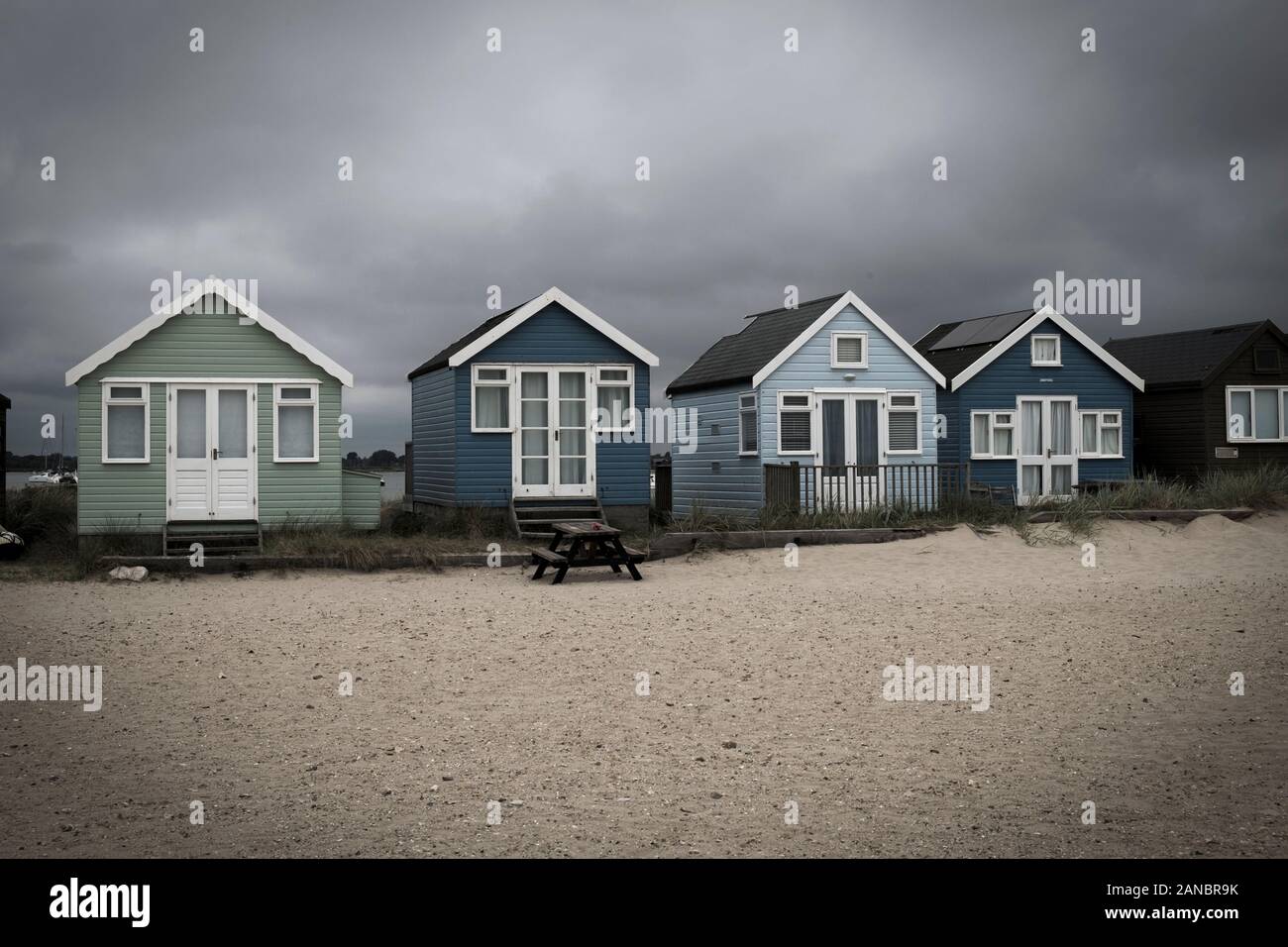 Cabines de plage à Hengistbury Head Banque D'Images