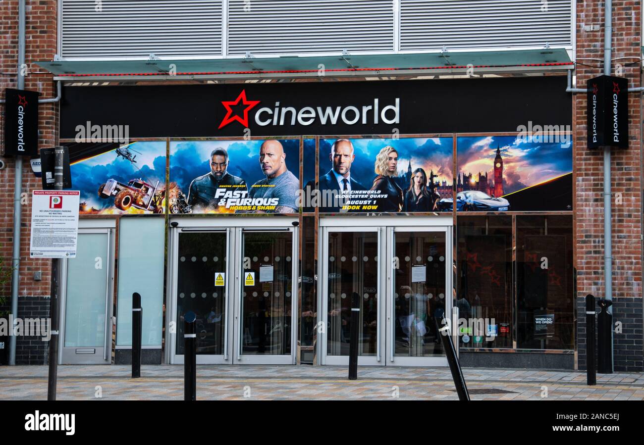 Gloucester, Royaume-Uni - 08 septembre 2019 : La façade de la publicité cinéma Cineworld, rapide et furieux, sur la rue du marchand Banque D'Images