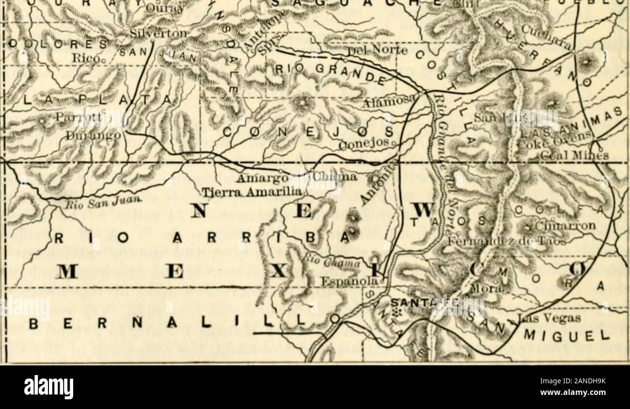 L'histoire du Nevada, du Colorado et du Wyoming, 1540-1888 .  ? - ? ?°F/^«^ yT U N N LB-0 N .-.  ? ; - ,Y ^.^ ,/ , ? P SA.G.U UN C-H E. Chemins d'CIolorado. Isaac W. Chatfield a été un entrepreneur sur le Denver South Park et buihling jirincipal,la partie botweiMi et Denver Littleton. Il était propriétaire de 720 acres dans la vallée de la platte, près de Littleton, et aussi engagé dans sellinggroceries à Leadville en 1879. Il a été l'un des projecteurs de la dix- TELEGRAPa lignes. 557 a été faite pour les citoyens de Denver à construire abranch à ce lieu sur certaines conditions, qui wererejected. Une agence a ensuite été estabhshed f Banque D'Images