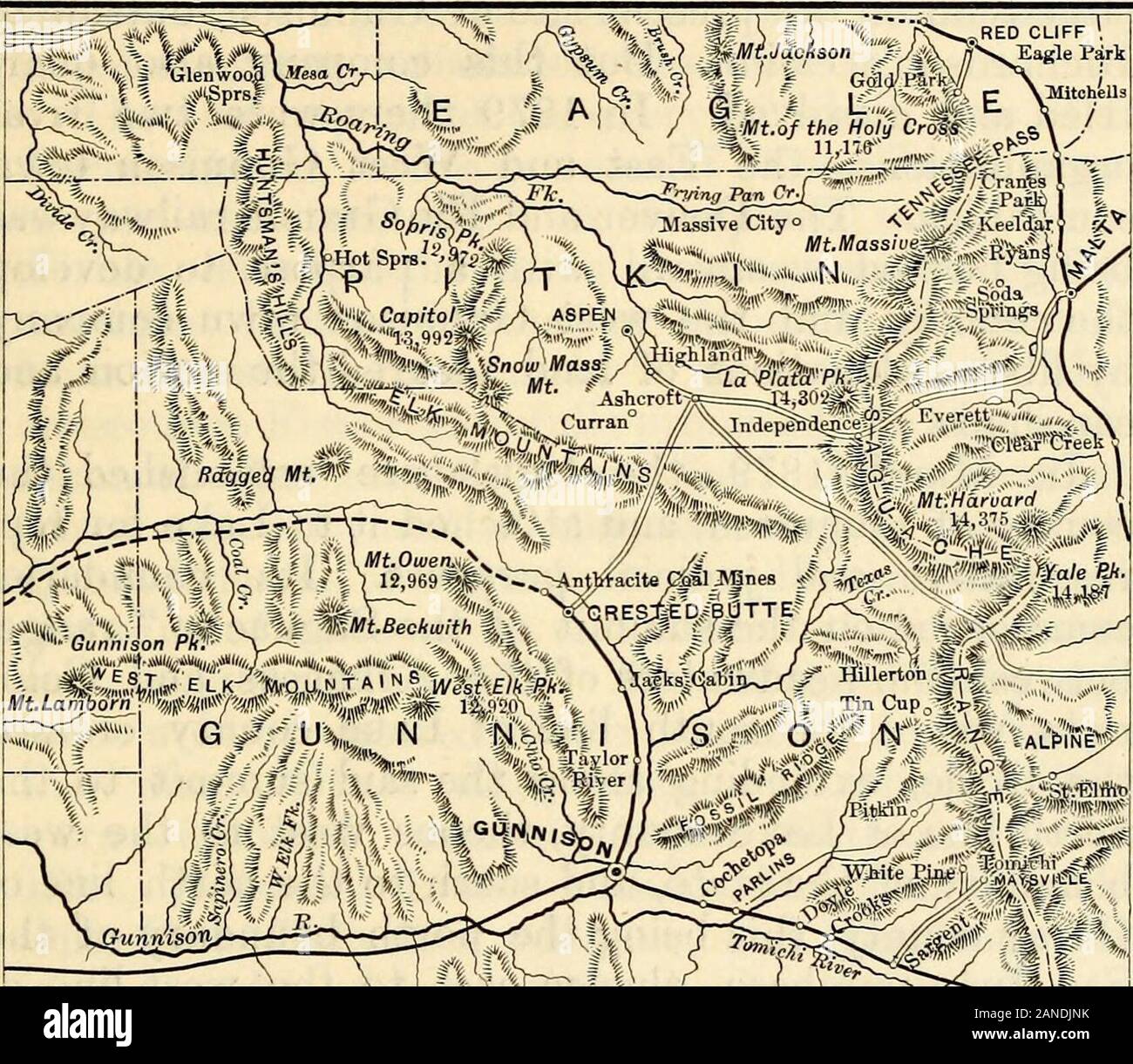 L'histoire du Nevada, du Colorado et du Wyoming, 1540-1888 . rrived à thehead Rock Creek, et à la fois érigé une smallsmelleder, près de l'endroit où la ville de Scofield est subsf-conséquent situé à. Dans deux mois un test suffisant fait hadbeen, et l'entreprise est retourné à l'hiver, le atDenver-wagon train par le même itinéraire en whichthey est venu, et le convoi par le Washingtongulch trail. Arrivé à la maison, Richardson a fait son topersons rapport intéressé, résidant à Chicago, Quincy, andDenver, qui étant favorable, les fournaises et machin-ery ont été achetés, et toutes les choses placées dans readinessto en exploitation Banque D'Images