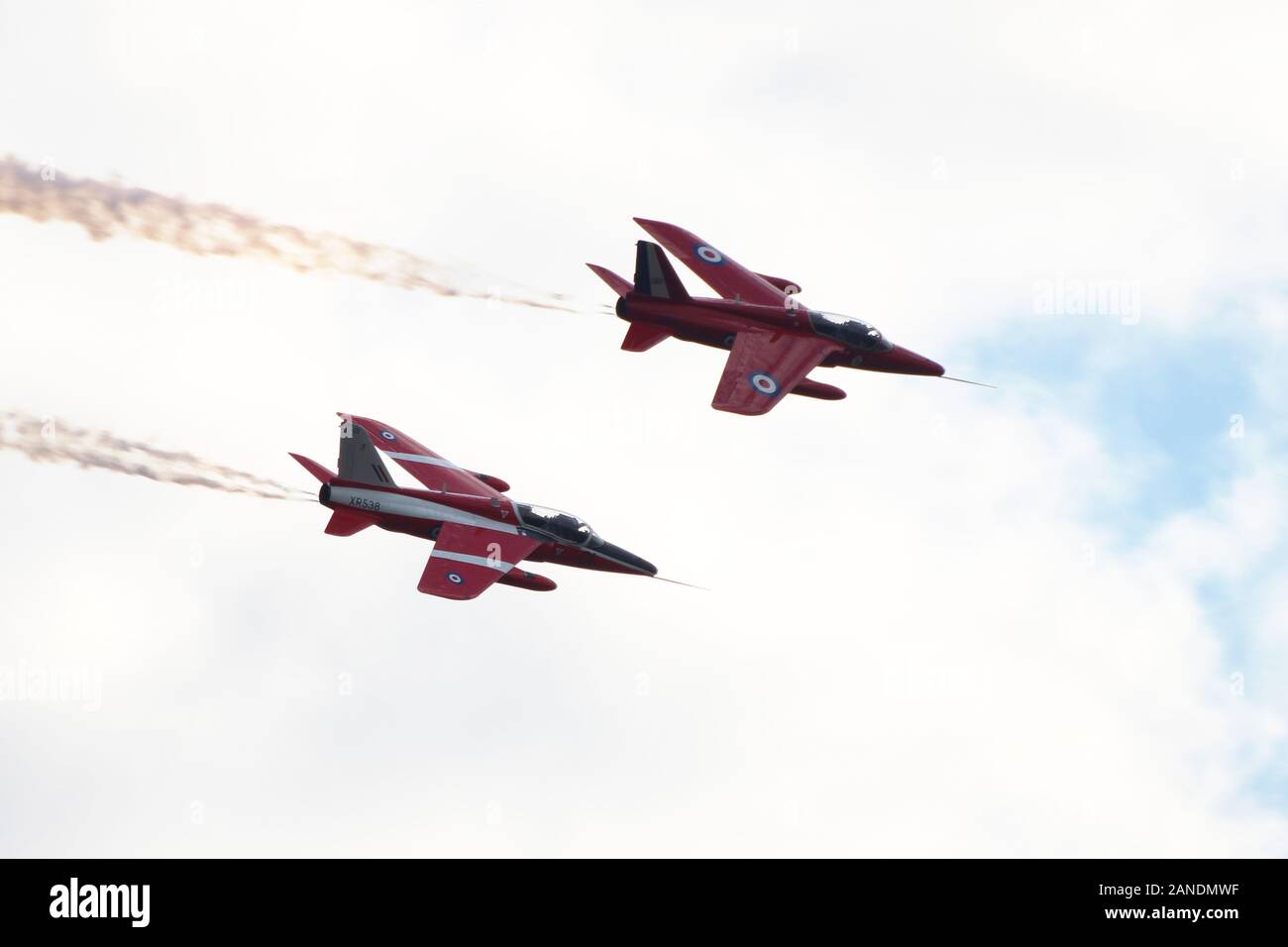 Deux Folland Gnat T1s de l'équipe de démonstration de la gnat il à RAF Leuchars en 2013, avec G-RORI dans 4 couleurs FTS (à gauche), et G-timm en flèches rouges livery (droite) Banque D'Images