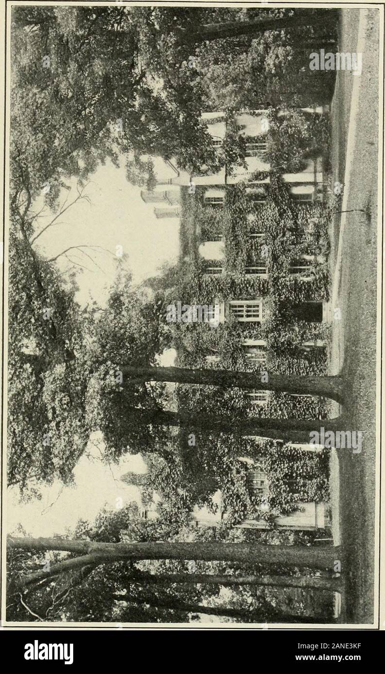 La vie de Philander Chase, premier évêque de l'Ohio et l'Illinois, fondateur de Kenyon et collèges du Jubilé . rd, Esq., de Baltimore. L'Église est également redevable à Kenyon pour plusieurs ses plus éminents ministres. La fin de l'BishopWilmer était un fils de Kenyon, ainsi était Jean CottonSmith. Le Dr Héman Dyer, M. A. C. G. Allen, D.D.,Dr. David H. Greer, le Dr Wm. S. Langford, thebeloved et M. Edward C. Benson sont parmi les clergywho ont été formés pour l'Église sur GambierHill. Les noms de cinq évêques sont d'être foundon la Kenyon alumni roll : ils sont gris, blanc,Burton, Brooke, et Kendrick Banque D'Images La vie de Philander Chase, premier évêque de l'Ohio et l'Illinois, fondateur de Kenyon et collèges du Jubilé . rd, Esq., de Baltimore. L'Église est également redevable à Kenyon pour plusieurs ses plus éminents ministres. La fin de l'BishopWilmer était un fils de Kenyon, ainsi était Jean CottonSmith. Le Dr Héman Dyer, M. A. C. G. Allen, D.D.,Dr. David H. Greer, le Dr Wm. S. Langford, thebeloved et M. Edward C. Benson sont parmi les clergywho ont été formés pour l'Église sur GambierHill. Les noms de cinq évêques sont d'être foundon la Kenyon alumni roll : ils sont gris, blanc,Burton, Brooke, et Kendrick Banque D'Images