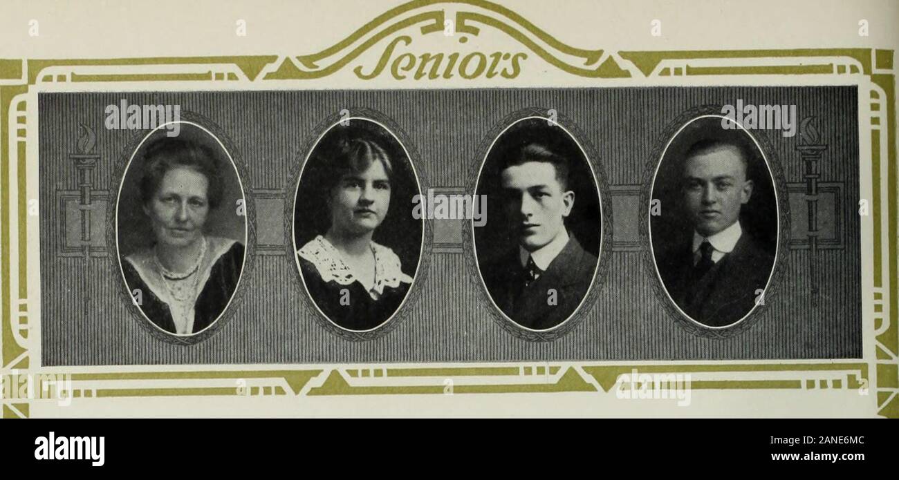 L'Illio . Nuit après nuit, il s'est assis et ses yeux bleared avec books.-les. George.. Eleanor Godfrey Arts et Sciences Wesley Barton GoldenUrbana Arts et Sciences, Business Champaign Irma Gretchen GoebelLiberal Illiola Urbana Arts et Sciences de la société Jamesonian LiterarSociety littéraire ; ; Der Deutsche Verein ; ChampionshilBasketball (équipe 3) ; L. et A. Représentant de ligue de womans. Banque D'Images