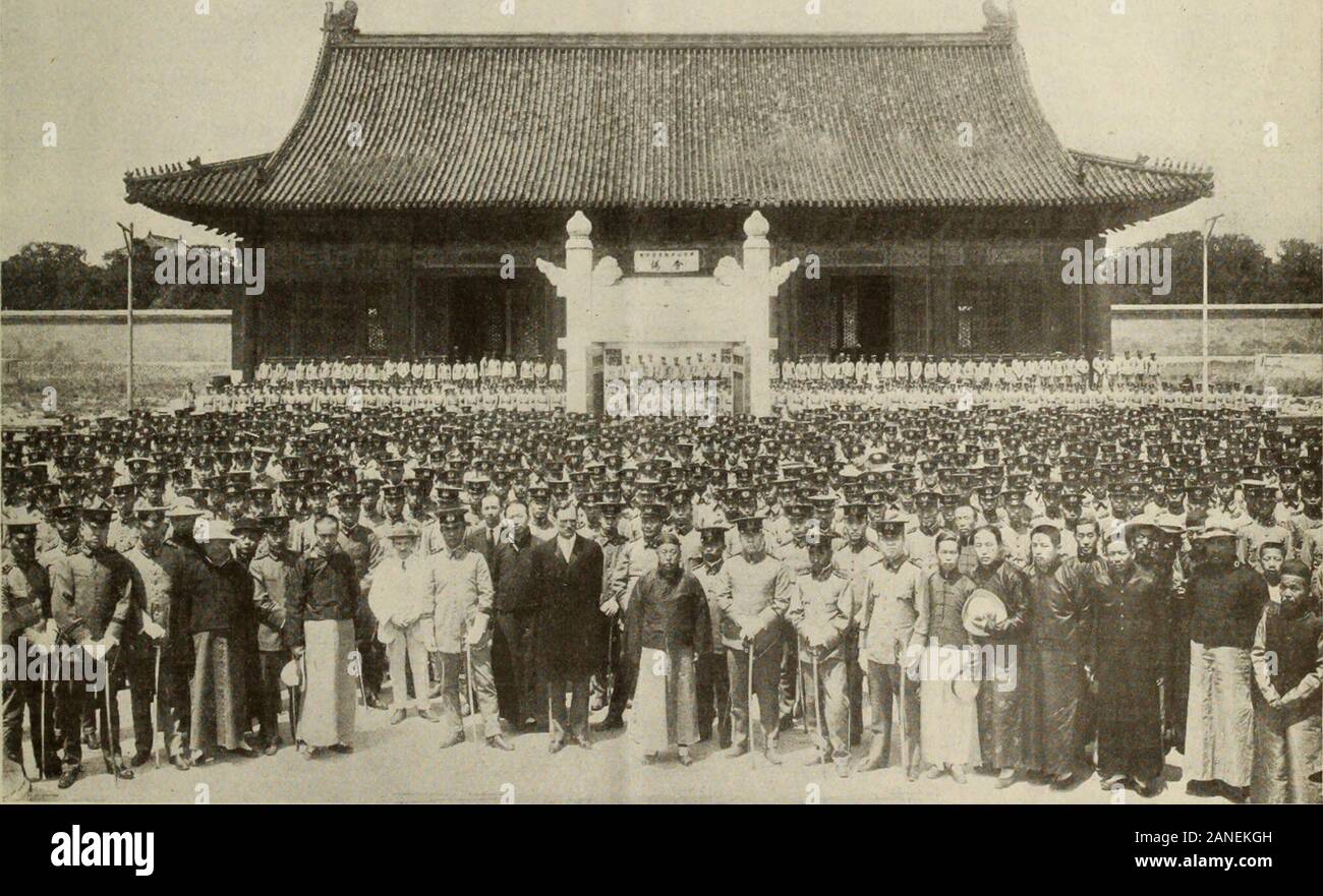 L'Enquête Octobre 1916-mars 1917 . Les premiers soins PAR FORAGE SCOUTS CHINOIS ings en une semaine avait une présence ofover 30 000. Ces semaines de la santé avec leurs ex-hibits et des conférences sont prévues pour focusattention sur certains besoin certain ou pb-lem du lieu où ils sont conservés.une ville propre campagne ; un vac cination-croisade, ou dans un cas, l'hôpital atuberculosis, sont parmi les résultats. Fonctionnaires, gentry, éducateurs, mil-itary, missionnaires, la police et les marchands-tous les rejoindre dans ce mouvement de santé publique. 11 000 000 $ CHICAGOS MEDI-CAL SCHOOL 70U n'ont pas de traditions, dit Har vard-X à Chicag Banque D'Images