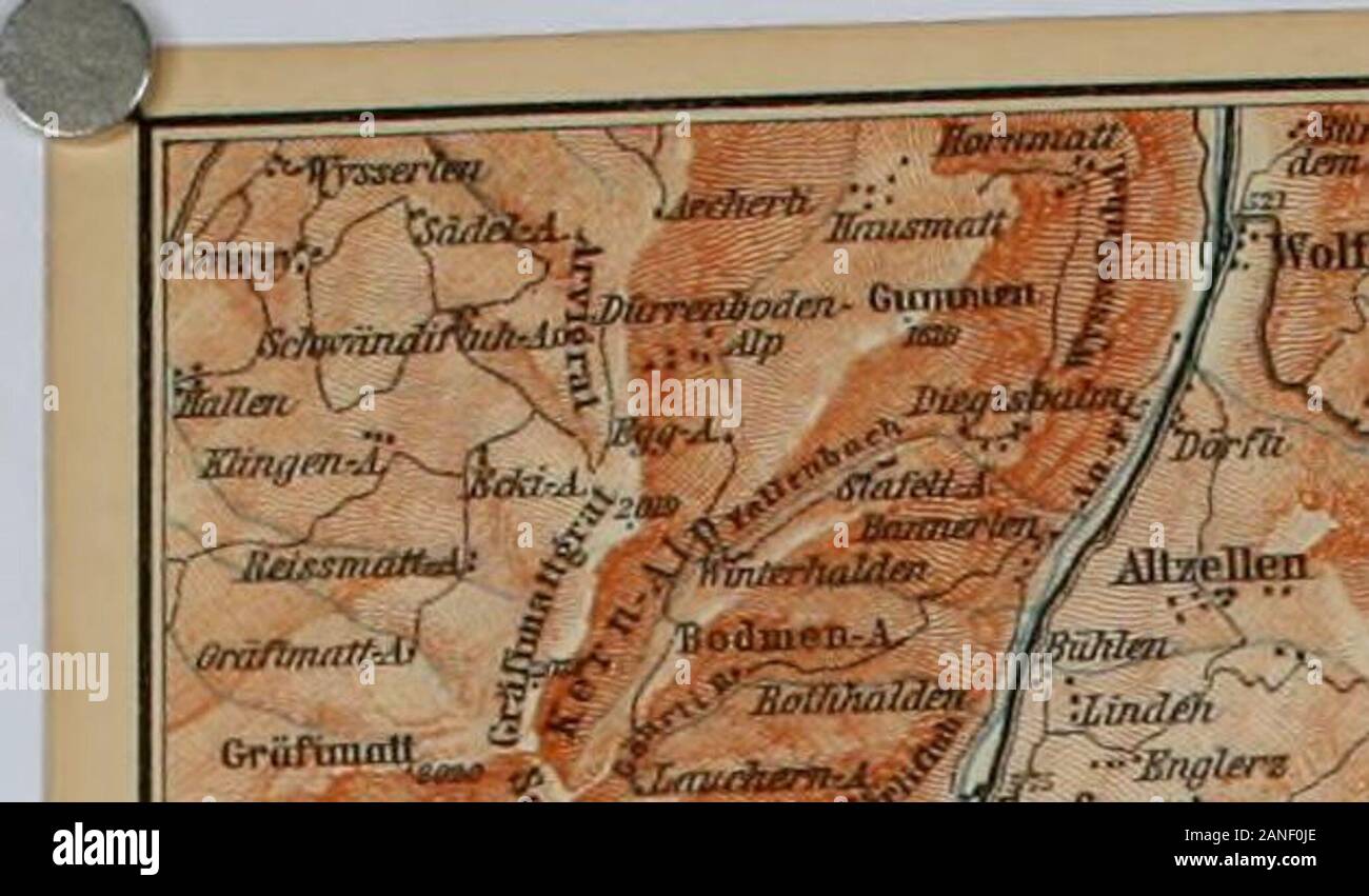 La Suisse et les parties adjacentes de l'Italie, la Savoie, et TyrolHandbook aux voyageurs . ily, 1 fr., à l'automne 60 c ; carr. Herrenriitiand à dos avec séjour de 2 heures. 8 fr., pour un demi-jour 10 fr. (Carr. et paire14 et 18 Fr.). Soit nous suivre la route après l'Eienwdldchen seeabove (), ou nous prenons le chemin le plus court, à la gauche de l'abbaye, qui passe(12 min.) le Neue Heimat Inn, à l'embouchure de l'Horbis-Thal. Et l(8 min.) Schweizerhaus Inn. [Le bassin rocheux à la tête de l'Horbis-Thal,accessible en V2, Rh, est connue comme la fin der Welt.] En 1/2 h. roadreaches Talschbach la plus la Banque D'Images