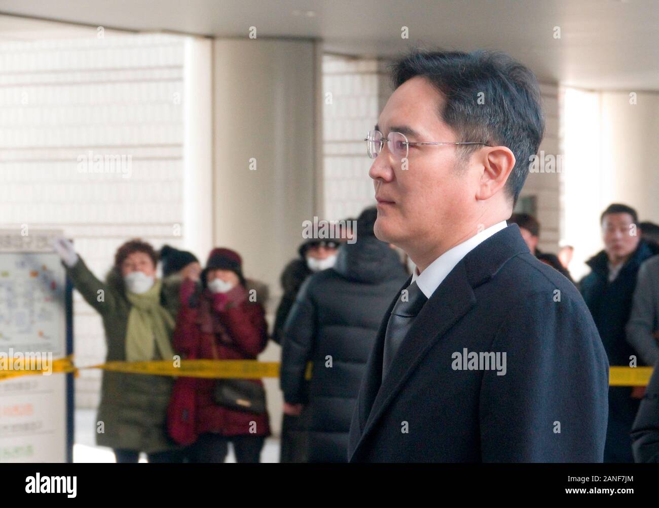 Haute cour de Séoul en Corée du Sud. 17 janvier, 2020. Séoul, Corée du Sud. 17 janvier, 2020. Lee Jae-Yong, Jan 17, 2020 : Samsung Electronics Vice-président Lee Jae-Yong arrive à la Haute Cour de Séoul à Séoul, Corée du Sud. Lee a assisté à un procès en appel le vendredi après que la Cour suprême a ordonné la cour d'appel en août 2019, de revoir sa prison avec sursis pour lui plus de corruption d'un confident de l'ancien président Park Geun-Hye emprisonnés, les médias locaux ont rapporté. Credit : Lee Jae-Won/AFLO/Alamy Live News Banque D'Images