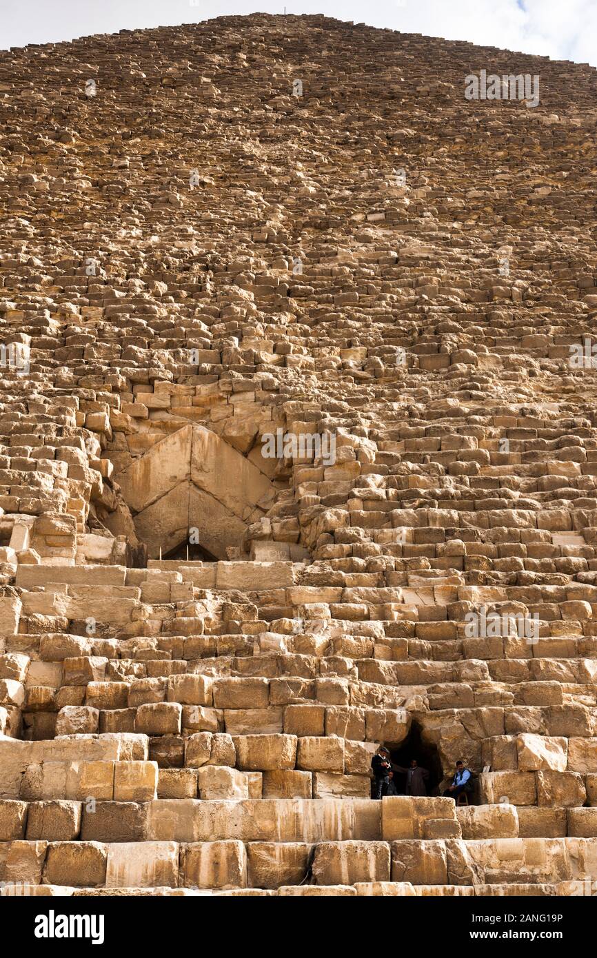 Grande Pyramide de Giza, aussi Pyramide de Khuf, grandes pyramides, dans le désert sablonneux, giza, le caire, Egypte, Afrique du Nord, Afrique Banque D'Images