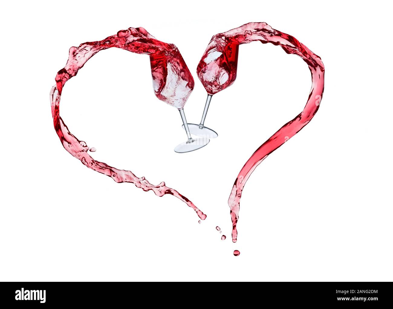 Vin rouge en forme de coeur d'une projection, de verre isolé sur blanc. Banque D'Images