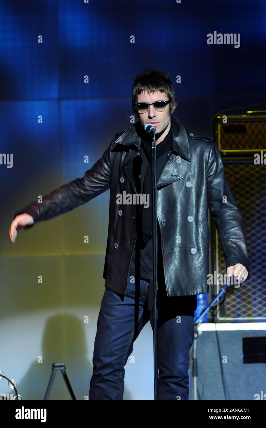 09/11/2008 Milan Italie , concert en direct de l'Oasis au Rai Studies : Liam Gallagher pendant le concert Banque D'Images