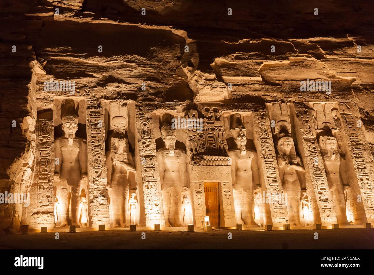 Spectacle son et lumière des temples de Nefertari, Temple de Nefertari, temples d'Abu Simbel, Monuments nubiens, gouvernorat d'Assouan, Egypte, Afrique du Nord, Afrique Banque D'Images