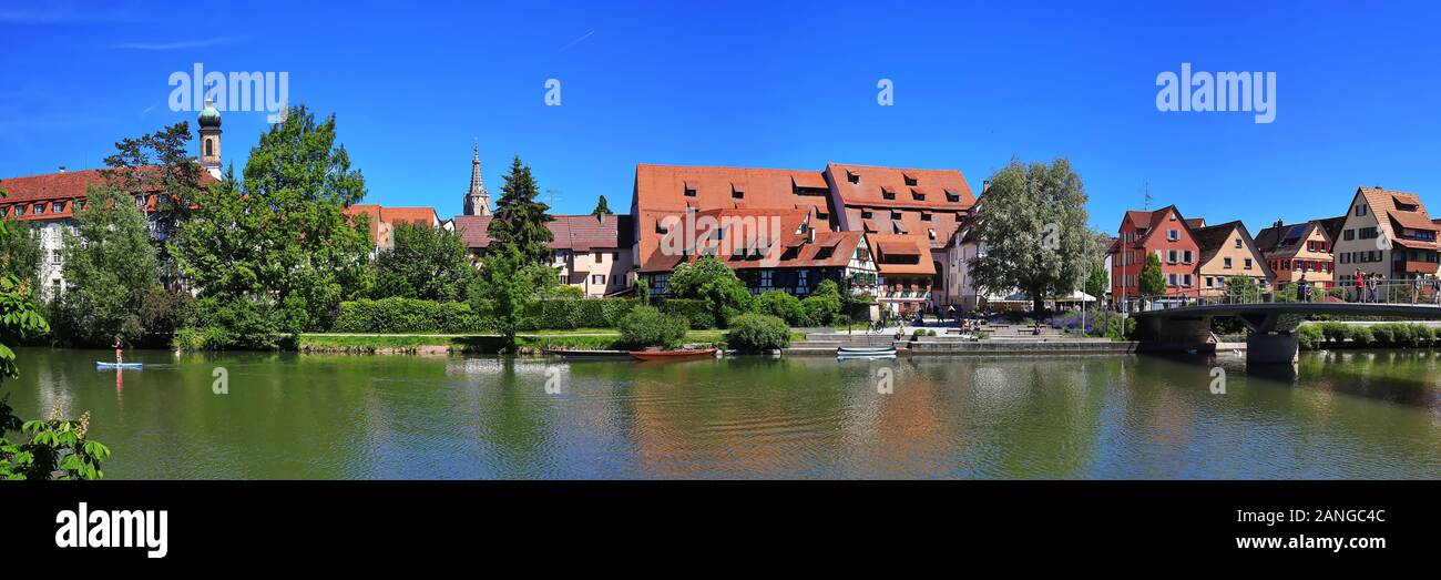 La ville de Rottenburg am Neckar, Bade-wurtemberg / Allemagne - 0206 2019 : Panorama de la ville de Rottenburg am Neckar à blue sky Banque D'Images