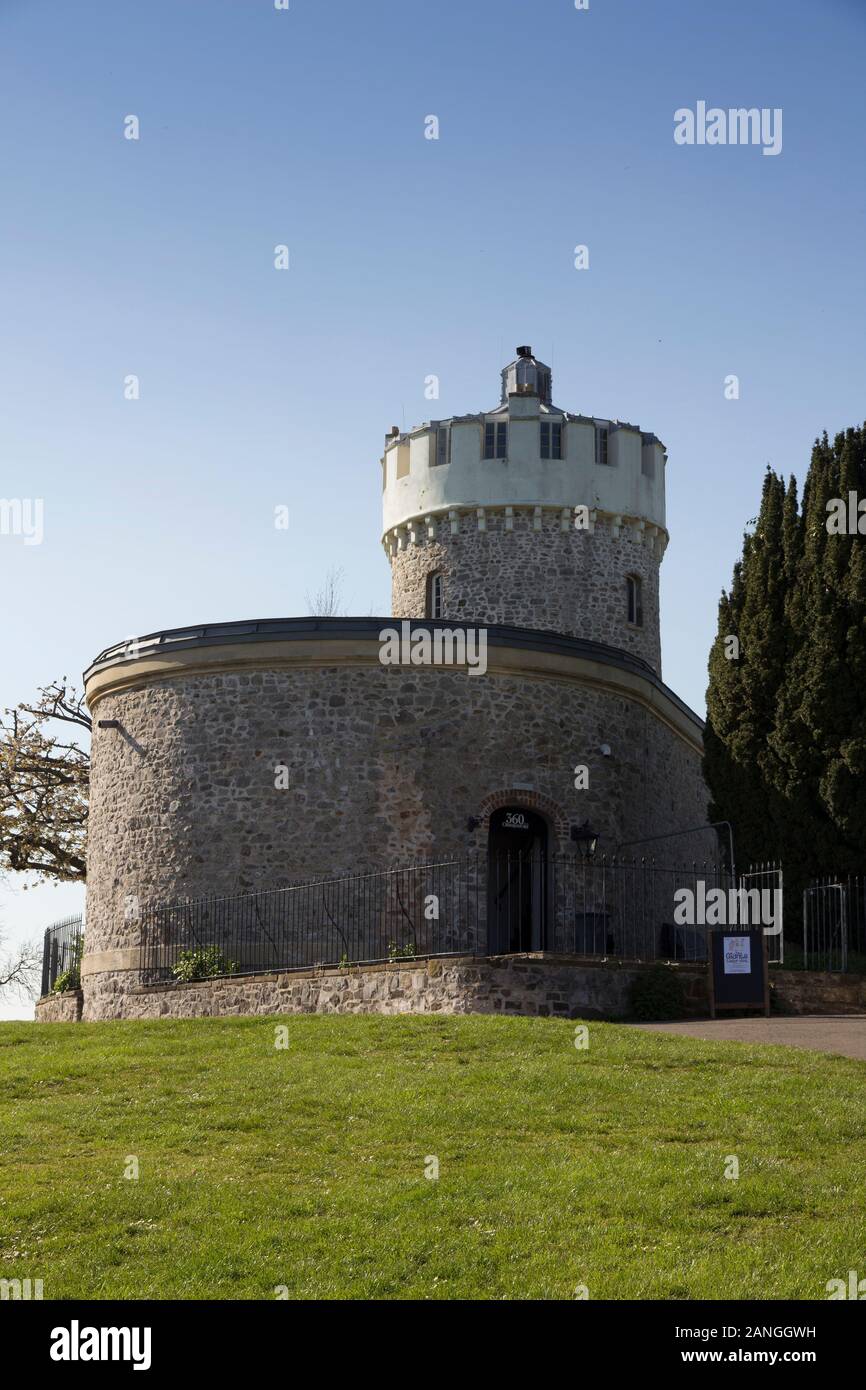 BRISTOL, UK - 8 avril 2019. Clifton Observatoire est un ancien moulin, maintenant utilisée comme un observatoire, situé sur Clifton Down, à proximité de l'hôtel Clifton suspensio Banque D'Images