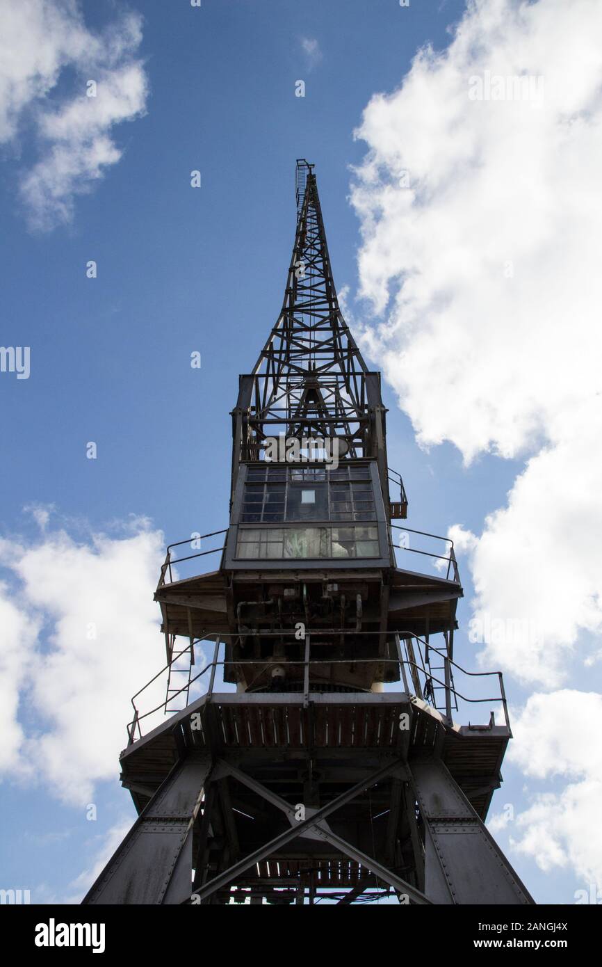 BRISTOL, Royaume-Uni - 10 avril, 2019. Le port de Bristol Bristol aka Docks avec vieille grue de chargement. Bristol, Angleterre, Royaume-Uni, 10 avril 2019 Banque D'Images