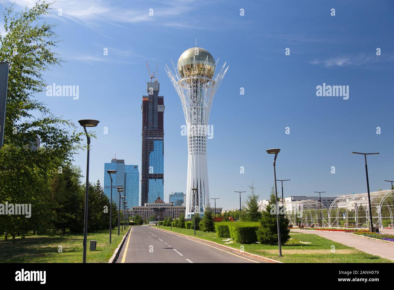 Vue de Nur-sultan city au Kazakhstan avec Baiterek tower dans le centre. Banque D'Images