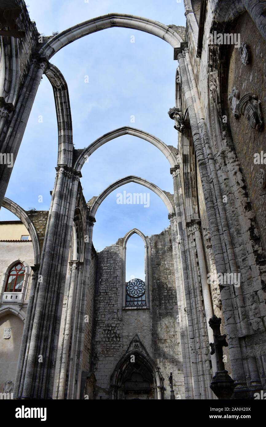 Ruines du couvent Carmo, Largo do Carmo, Lisbonne, Portugal Banque D'Images