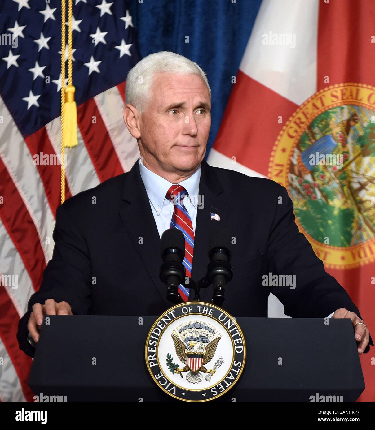 Kissimmee, États-Unis. 16 janvier, 2020. Le Vice-président américain Mike Pence parle pendant un événement de campagne d'atout de Latinos à la Nacion de Fe l'église. Credit : SOPA/Alamy Images Limited Live News Banque D'Images