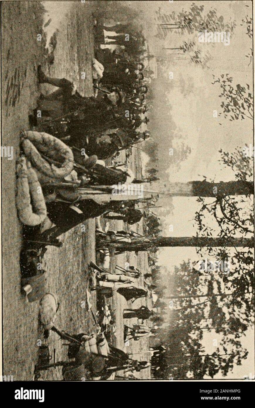 Histoire de la cent soixante et unième, régiment d'infanterie des volontaires de l'Indiana . d à partir de trois à fourfires car les nuits étaient froides et tous doivent être chauds. Therewas d'un feu de camp dans les principaux quartiers et une Megrews ou colonels tente se leva ; bon nombre des bâtiments hadbeen réduit au bois d'œuvre pour le transport mais beaucoup wereleft à brûler et tout a pris feu ; les cuisines andmess qui ont été laissés sur pied des cabanes ont été tirés les uns après les autres et tout le ciel était illuminé par le conflagrationwhile la scène est animée par la musique émouvante de theband et alors les gens ont commencé à s'étirer themse Banque D'Images