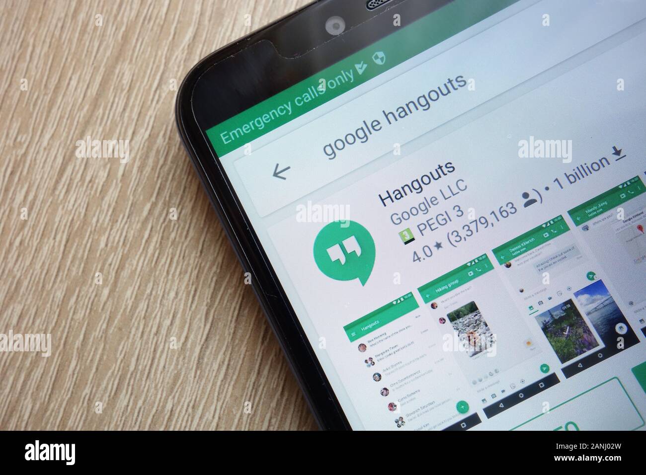 Application Google Hangouts sur le site Web de Google Play Store affiché  sur le smartphone Huawei an 6 2018 Photo Stock - Alamy