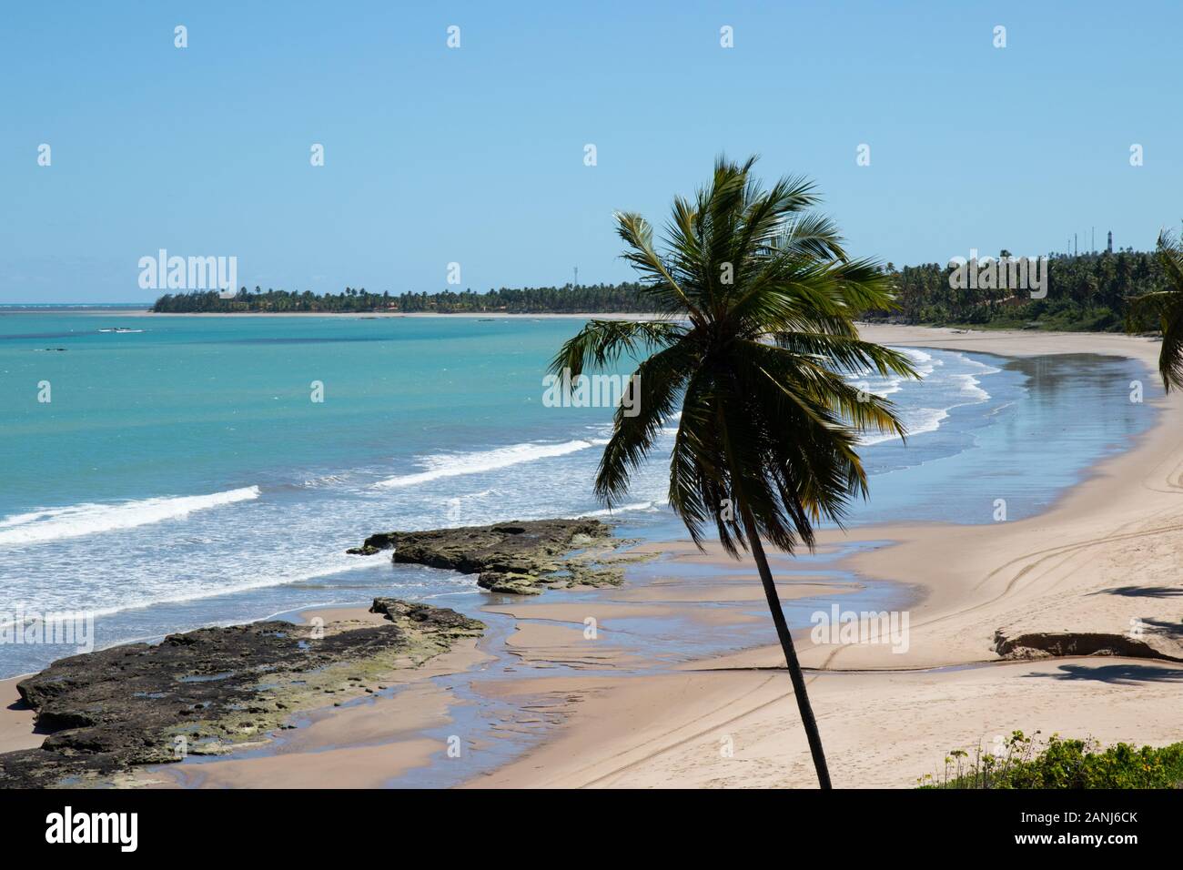 Port de perte / Alagoas / Brésil. 29 novembre, 2019. Vue sur Porto de Pedras ville et Patacho beach en début d'été. Banque D'Images