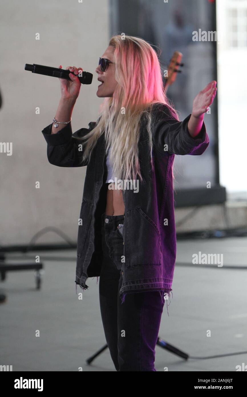 Louisa Johnson photographié à la bbc one show avec Clean bandit effectuant nouveau single nouveau single Tears 13/07/2016 (crédit de droit©Jack Ludlam) Banque D'Images