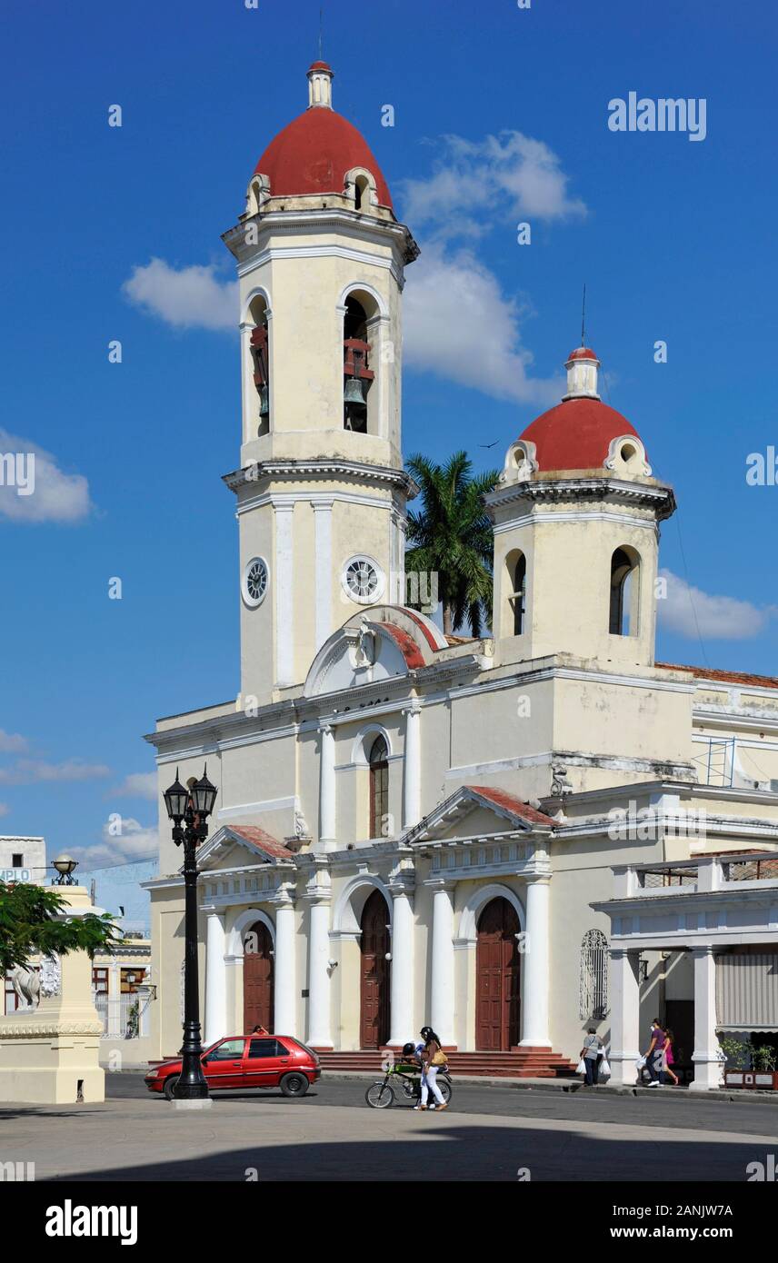 Cienfuegos, Catedral de la Purisima Concepcion, Parque Jose Marti, Cienfuegos, Cuba, 1869 neoklassizistischem erbaut im Stil. Banque D'Images