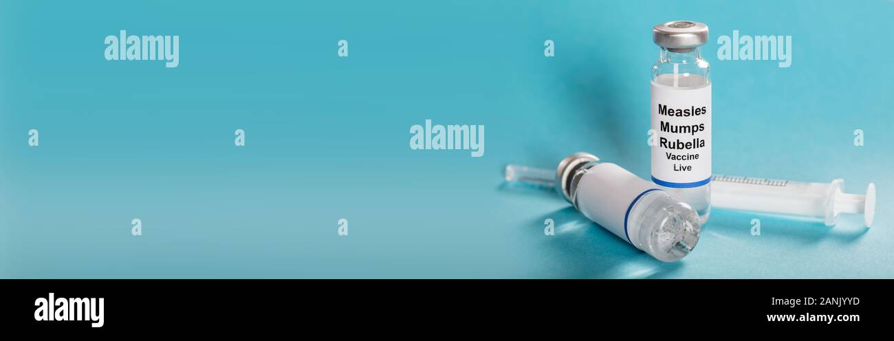 Photo de la rougeole, les oreillons et la rubéole les flacons de vaccins avec la seringue Banque D'Images