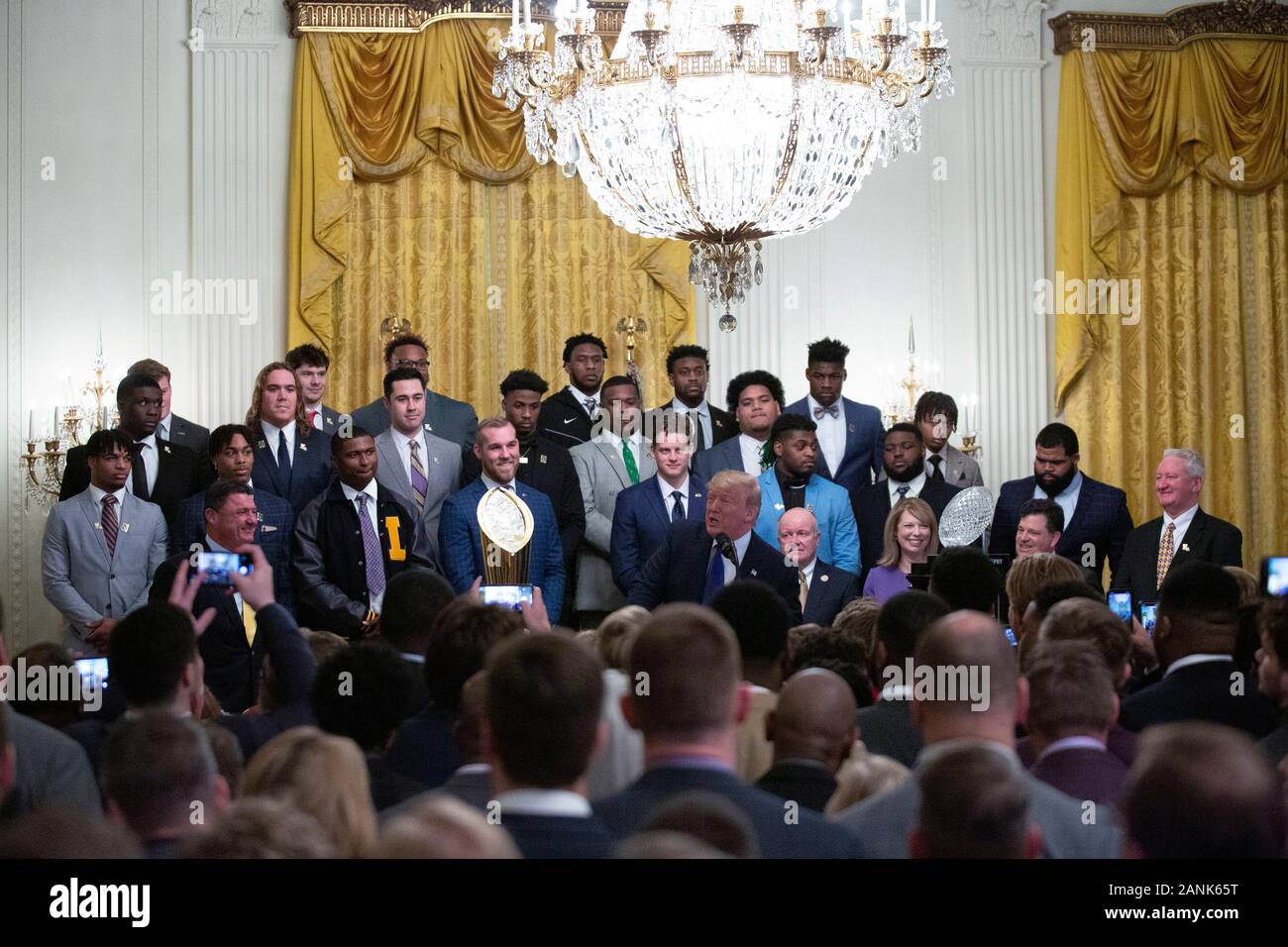 Le Président des Etats-Unis, Donald J. Trump prononce une allocution à l'Est Prix de la Maison Blanche à Washington, DC, États-Unis, alors qu'il héberge le Louisiana State University Tigers le Vendredi, Janvier 17, 2020. Les tigres ont été nommés 2019 College Football Champions nationaux après avoir battu Clemson en finale le 13 janvier 2020. Credit : Stefani Reynolds/CNP /MediaPunch Banque D'Images