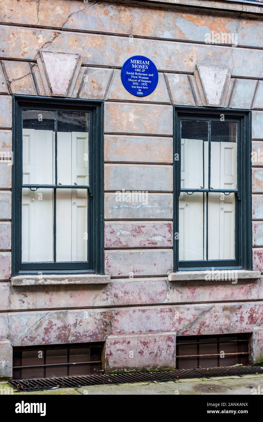 Miriam Moses Bleu Plaque Spitalfields Londres. Miriam Moses OBE JP Réformateur social et première femme Maire de Steppey est née ici en 1886. Banque D'Images