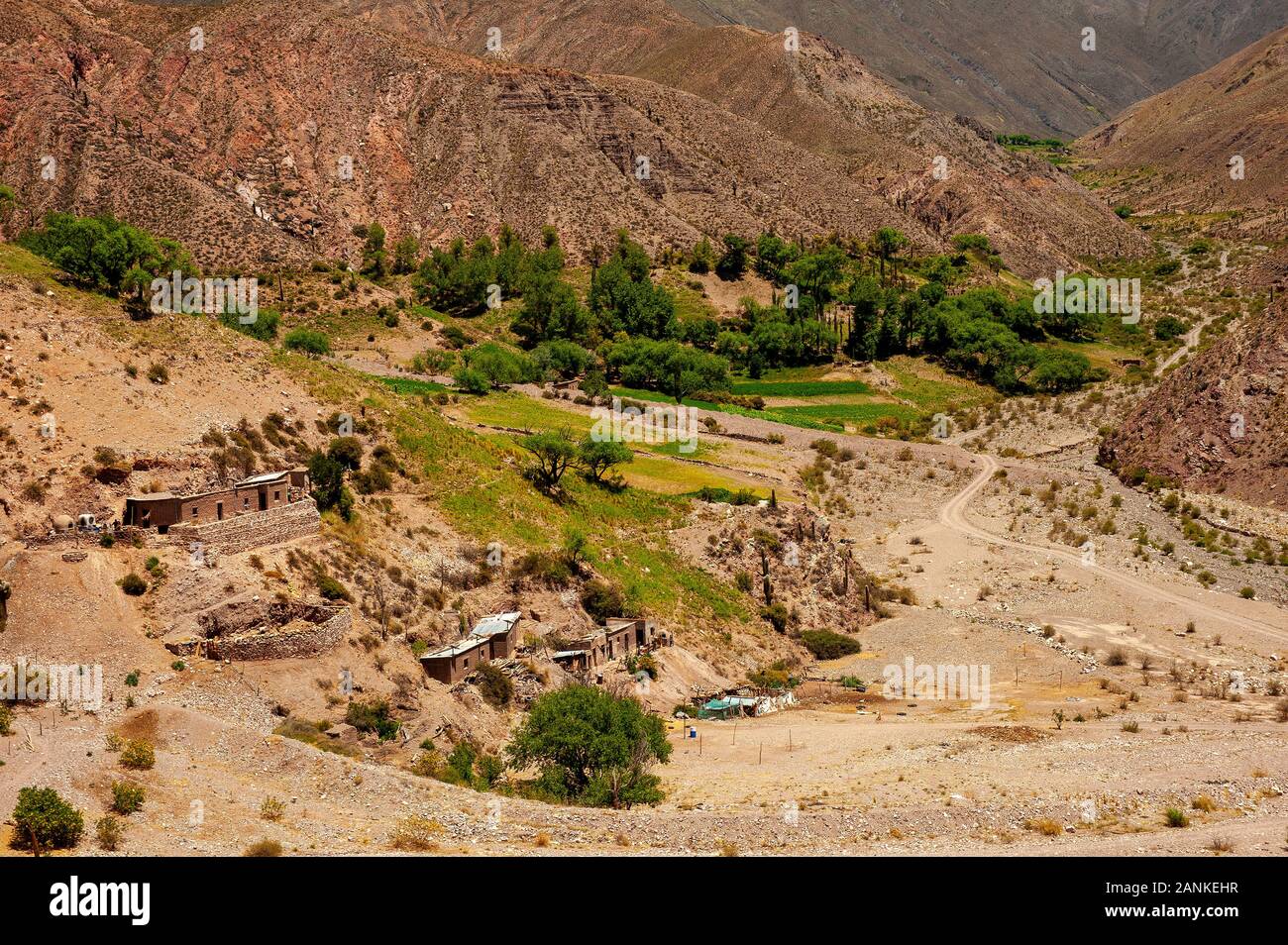 Sur la vallée de la région de la Quebrada de Purmamarca vu de la Ruta 9, Argentine Banque D'Images