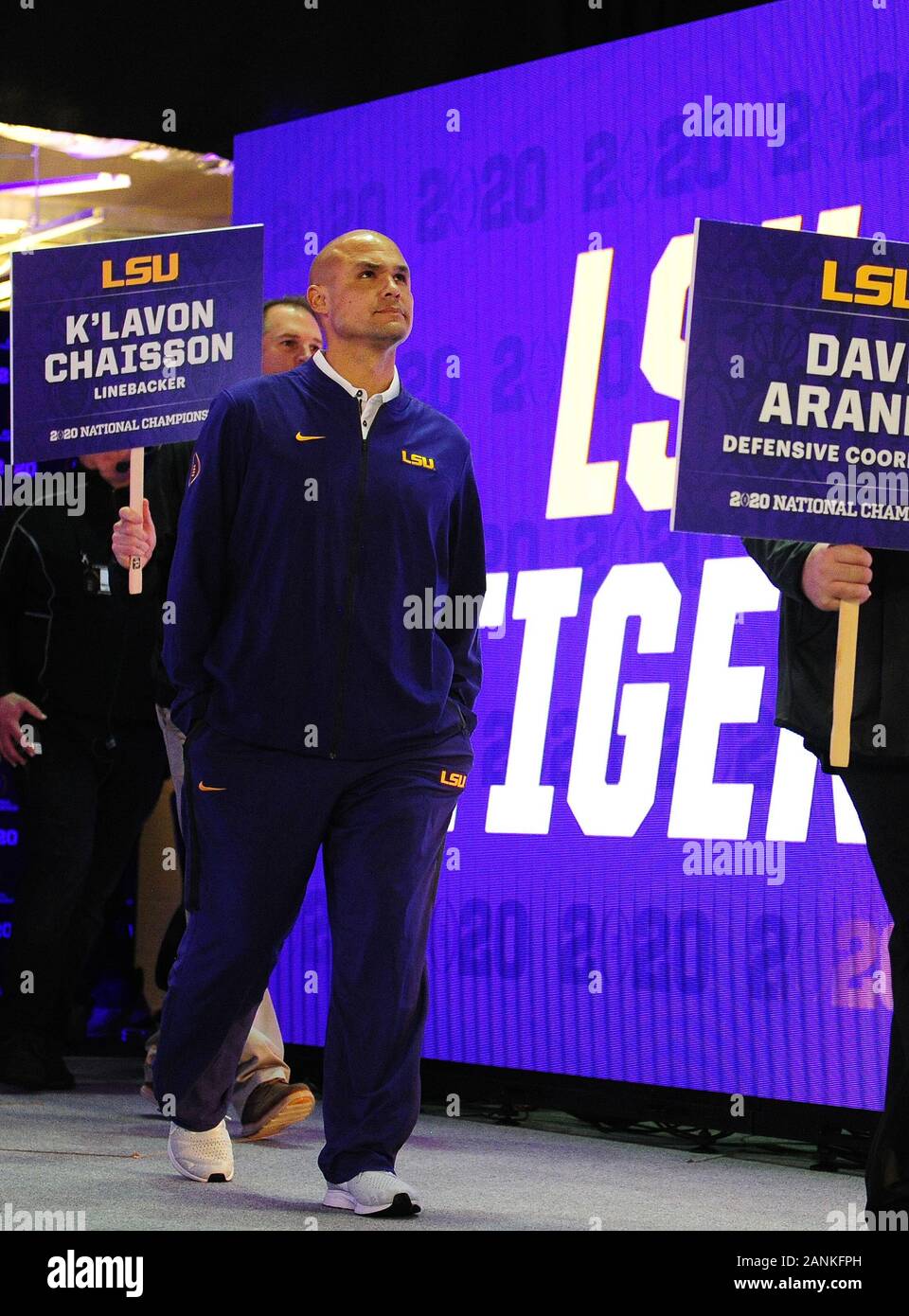 Janvier 17, 2020 New Orleans, LA...(Photo d'archives) LSU Tigers Baylor embauché coordonnateur défensif Dave Aranda comme son nouvel entraîneur-chef jeudi, trois jours après les Tigres ont terminé leur championnat national invaincu...Aranda, un entraîneur en chef pour la première fois, prend un grand programme 12 en bien meilleur état qu'il était quand il n'y a Matt Rhule il y a plus de trois ans, photographié ici en 2020 pour le Championnat National Collège Journée des médias le 11 janvier 2020, à New Orleans, LA. (Photographe complète absolue & Company Crédit : Jose Marin / MarinMedia.org / Cal Sport Media) (HOLLYWOOD, VIE Banque D'Images