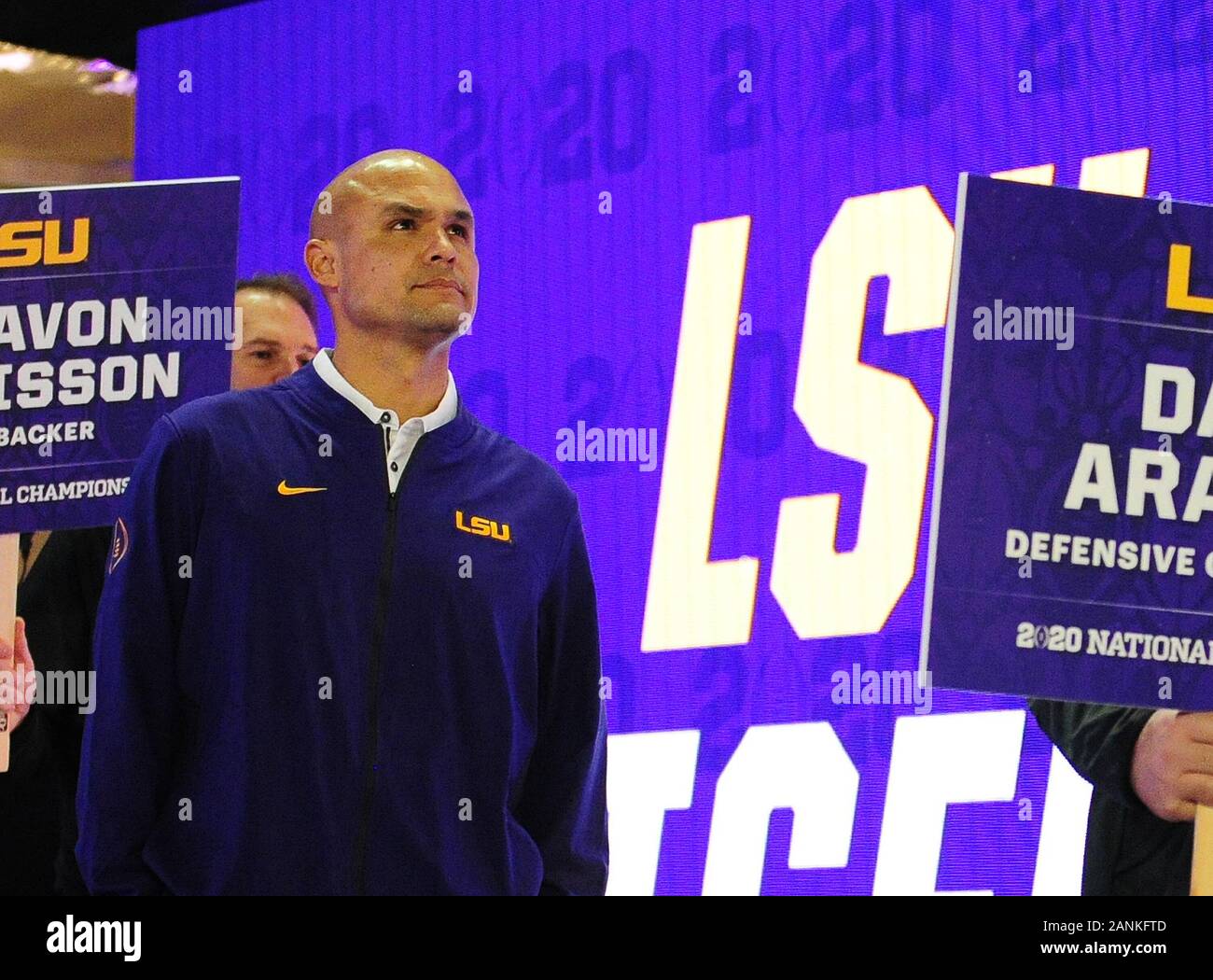 Janvier 17, 2020 New Orleans, LA...(Photo d'archives) LSU Tigers Baylor embauché coordonnateur défensif Dave Aranda comme son nouvel entraîneur-chef jeudi, trois jours après les Tigres ont terminé leur championnat national invaincu...Aranda, un entraîneur en chef pour la première fois, prend un grand programme 12 en bien meilleur état qu'il était quand il n'y a Matt Rhule il y a plus de trois ans, photographié ici en 2020 pour le Championnat National Collège Journée des médias le 11 janvier 2020, à New Orleans, LA. (Photographe complète absolue & Company Crédit : Jose Marin / MarinMedia.org / Cal Sport Media) (HOLLYWOOD, VIE Banque D'Images