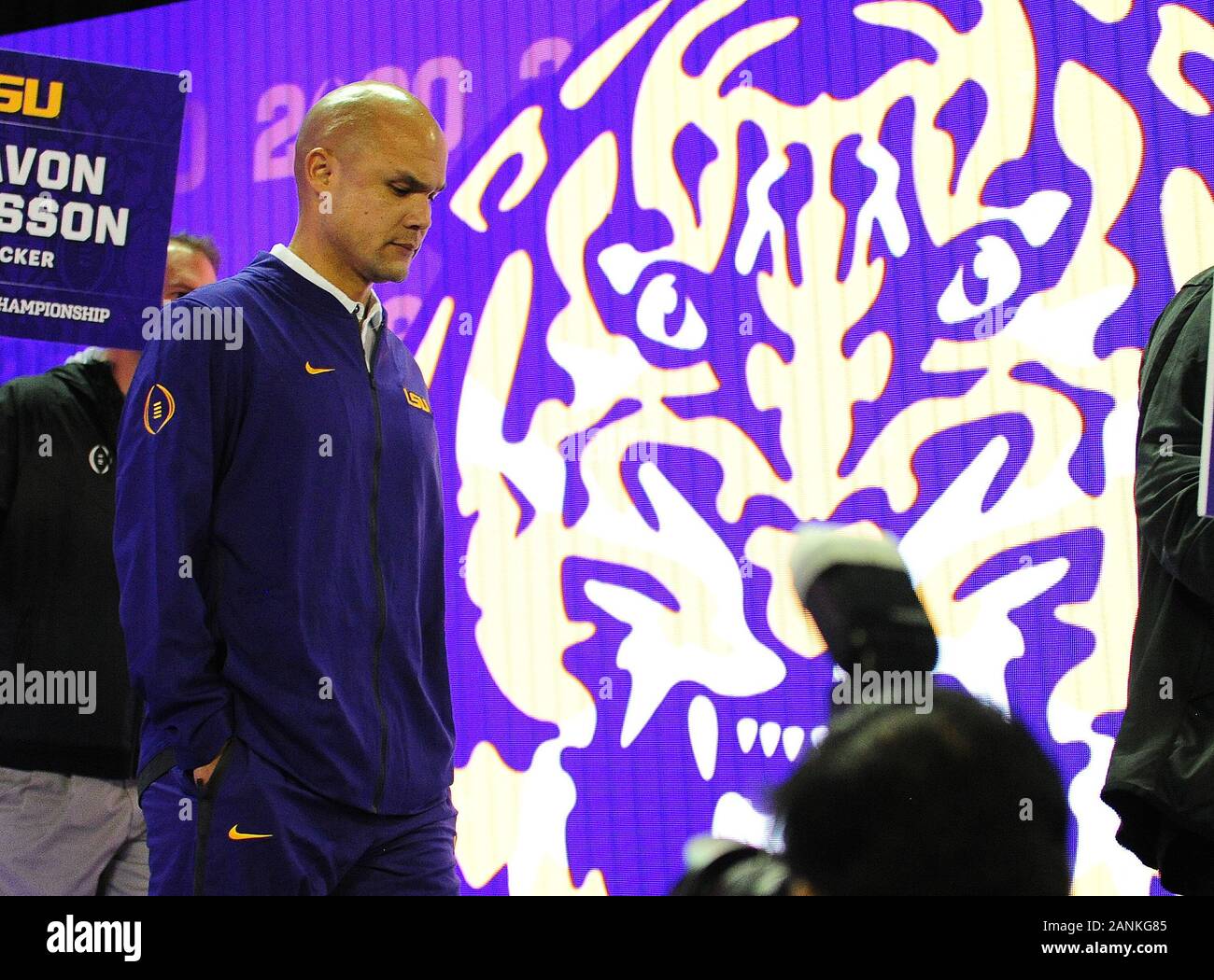 Janvier 17, 2020 New Orleans, LA...(Photo d'archives) LSU Tigers Baylor embauché coordonnateur défensif Dave Aranda comme son nouvel entraîneur-chef jeudi, trois jours après les Tigres ont terminé leur championnat national invaincu...Aranda, un entraîneur en chef pour la première fois, prend un grand programme 12 en bien meilleur état qu'il était quand il n'y a Matt Rhule il y a plus de trois ans, photographié ici en 2020 pour le Championnat National Collège Journée des médias le 11 janvier 2020, à New Orleans, LA. (Photographe complète absolue & Company Crédit : Jose Marin / MarinMedia.org / Cal Sport Media) (HOLLYWOOD, VIE Banque D'Images