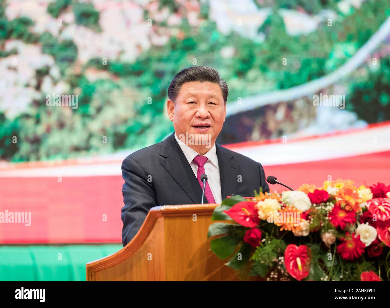 (200117) -- NAY PYI TAW, le 17 janvier 2020 (Xinhua) -- le président chinois Xi Jinping traite d'un événement d'état pour lancer les célébrations du 70e anniversaire de China-Myanmar liens diplomatiques et pour l'année China-Myanmar de la Culture et du tourisme dans la région de Nay Pyi Taw, le Myanmar, le 17 janvier 2020. (Xinhua/Huang Jingwen) Banque D'Images