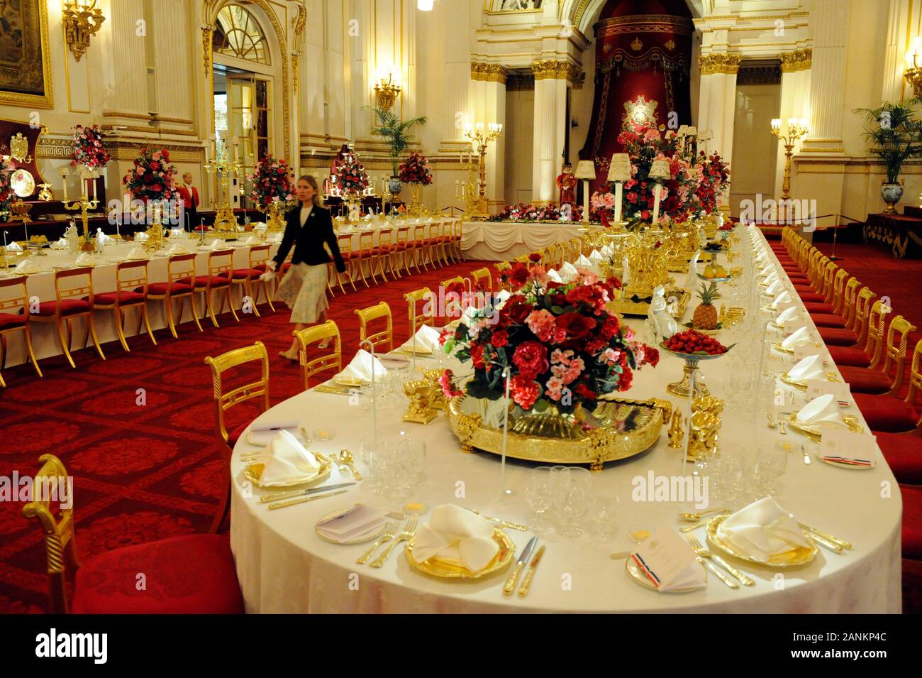 La grande salle de bal au palais de Buckingham à Londres exposés concernant  un Banquet d'État Photo Stock - Alamy