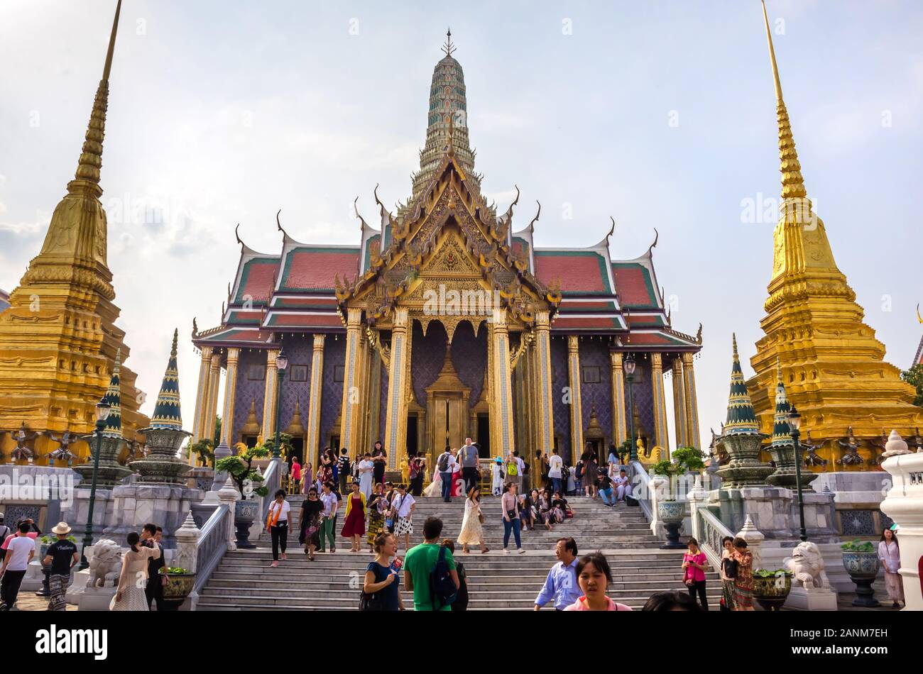 BANGKOK, THAÏLANDE - 23 décembre 2018 : le Grand Palais une célèbre destination touristique et le Temple du Bouddha d'Émeraude (Wat Phra Kaew). Banque D'Images