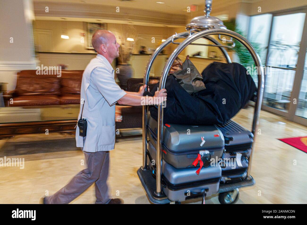 Fort ft. Lauderdale Florida,Sunrise,Crowne Plaza at Sawgrass Mills,Hotel hôtels motels Inn motel,belbhout,chasseur,bagages,chariot de valise,service Banque D'Images