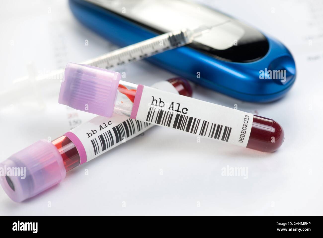L'HBA1c avec les tubes de sang et diabete seringue à insuline sur rapport  de laboratoire Photo Stock - Alamy